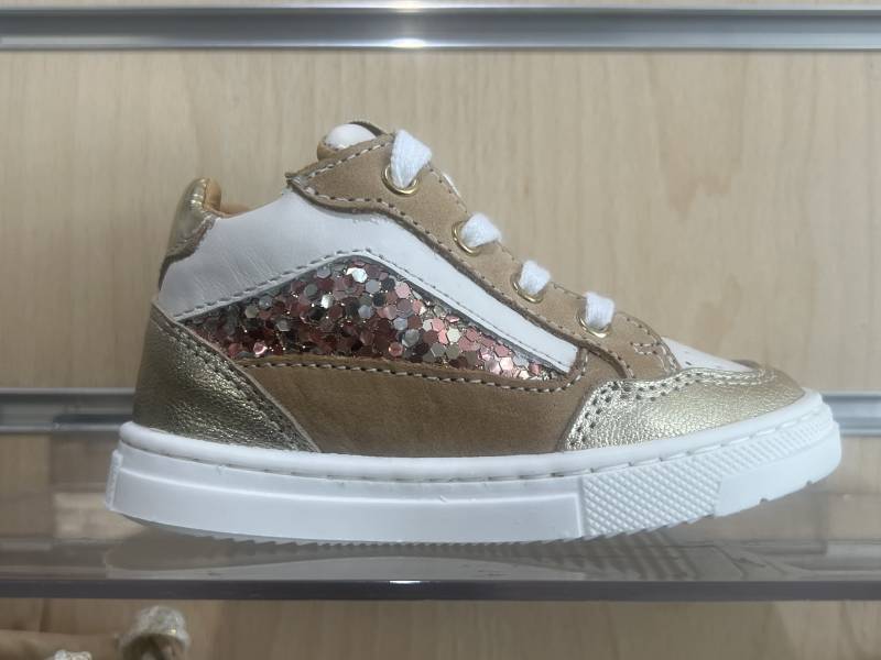 chaussures enfants ou bébés taille 20 à 23 marque GGB