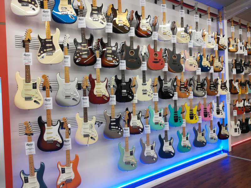 Magasin de musique vendant des guitares Fender Telecaster ltd Heavy relic à Paris en ile de France