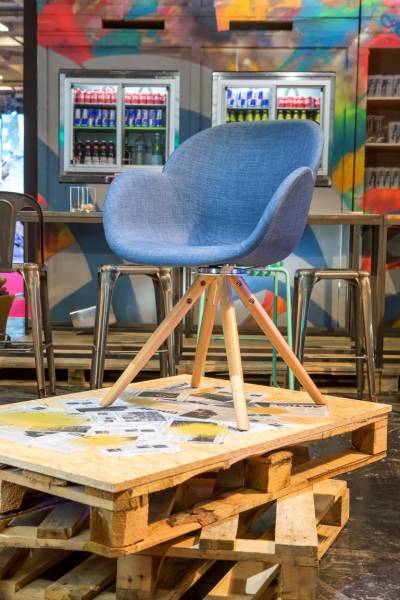 Location mobilier évènementiel Fauteuil KOPEN BLEU à Marseille