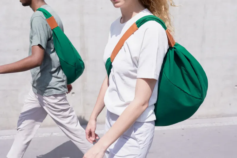 photo lifestyle du sac baluchon compatible bagage cabine