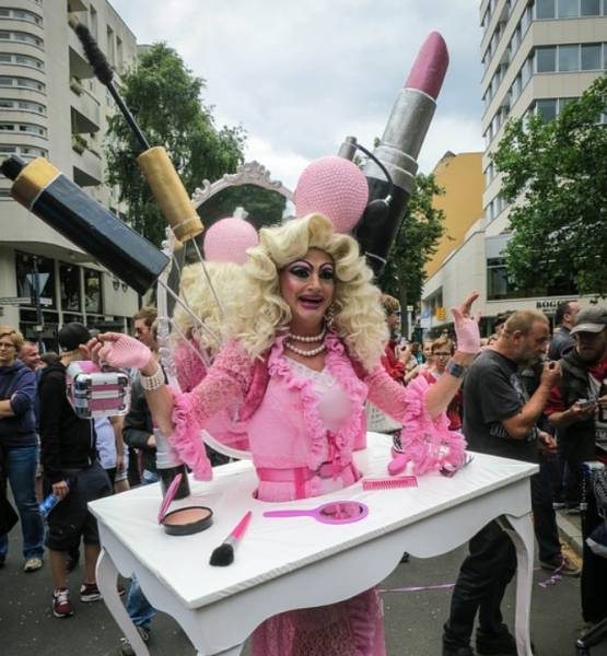 Cherche un grossiste en produits cosmétiques et matériel pour la beauté des mains du corps sur Marseille Fashion Mina