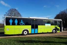 Toilette mobile haut de gamme de Pikabus, idéale pour les séminaires d'entreprise à Paris.