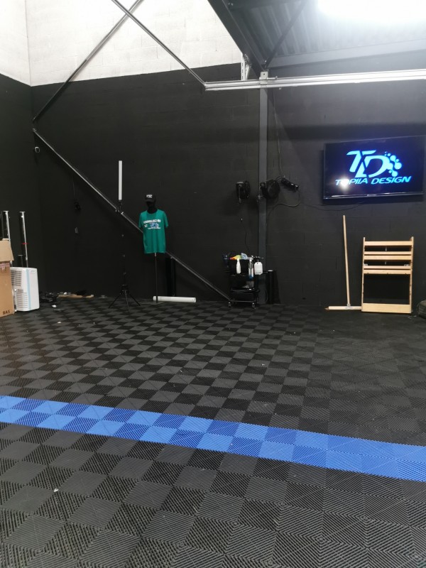 pose de vie teintée sur un véhicule de société agence immobilière à Montpellier