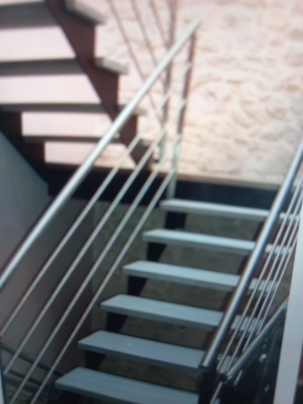 Pose et installation d'un escalier sur mesure métallique à Toulouse proche de Launaguet.