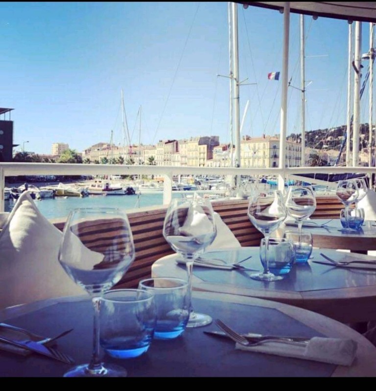 Restaurant atypique et romantique pour dîner en amoureux sur Sète