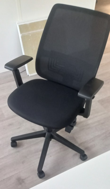 magasin de mobilier de bureau pour fauteuil noir avec roulette et accoudoir sur Nîmes proche d'Arles