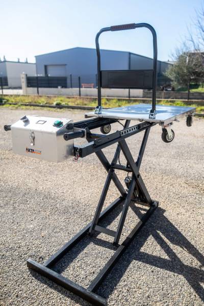 Chariot de chargement éléctrique à batterie lithium pour charger une camionnete jusqu'à 200 kg sur Nîmes proche de Arles