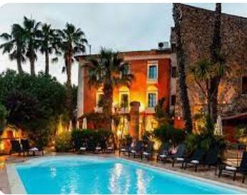 Meilleur hôtel restaurant avec piscine et cuisine de qualité centre ville de Fréjus dans le Var