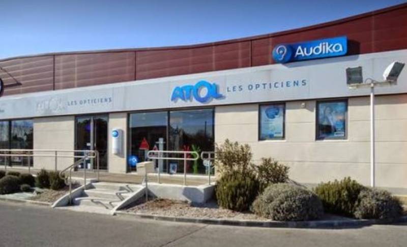 magasin de lunettes opticien vendant des luneltes de soleil pas cher de marque rayban à lunel proche de sommières