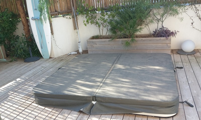 fabrication et installation d'une terrasse en bois avec jaccuzzi intérgré sur La Salvetat proche de Lamalou les Bains