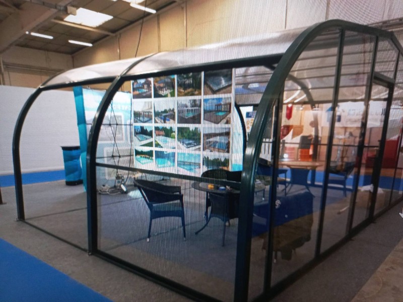 Installation et pose d'un abri piscine extra plat coulissant et motorisé sur Perpignan à côté de Narbonne