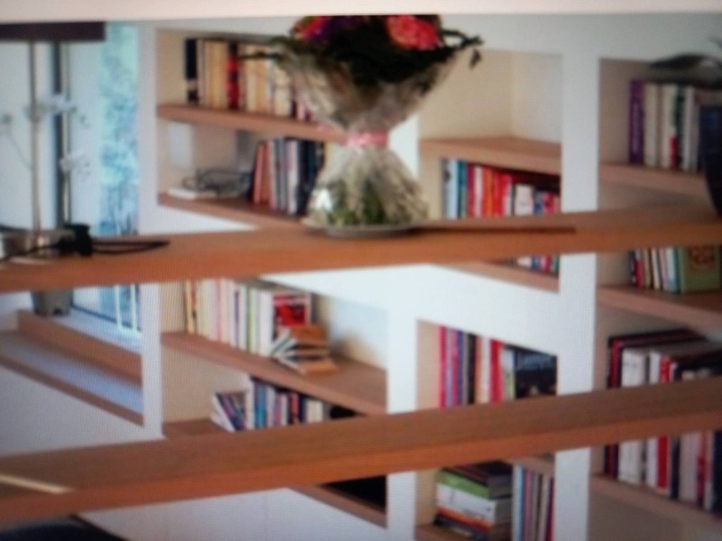 Où trouver un professionnel de la menuiserie pour réaliser une bibliothèque sur mesure haut de gamme à Mauguio proche de Montpellier dans l'Hérault 34