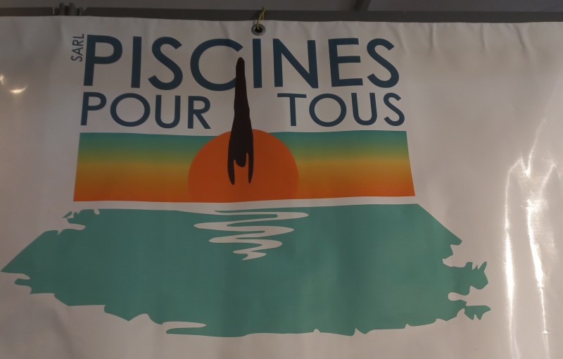 vente et installation d'une piscine coque polyester petite dimensionà fond plat sur Beaucaire proche de Tarascon