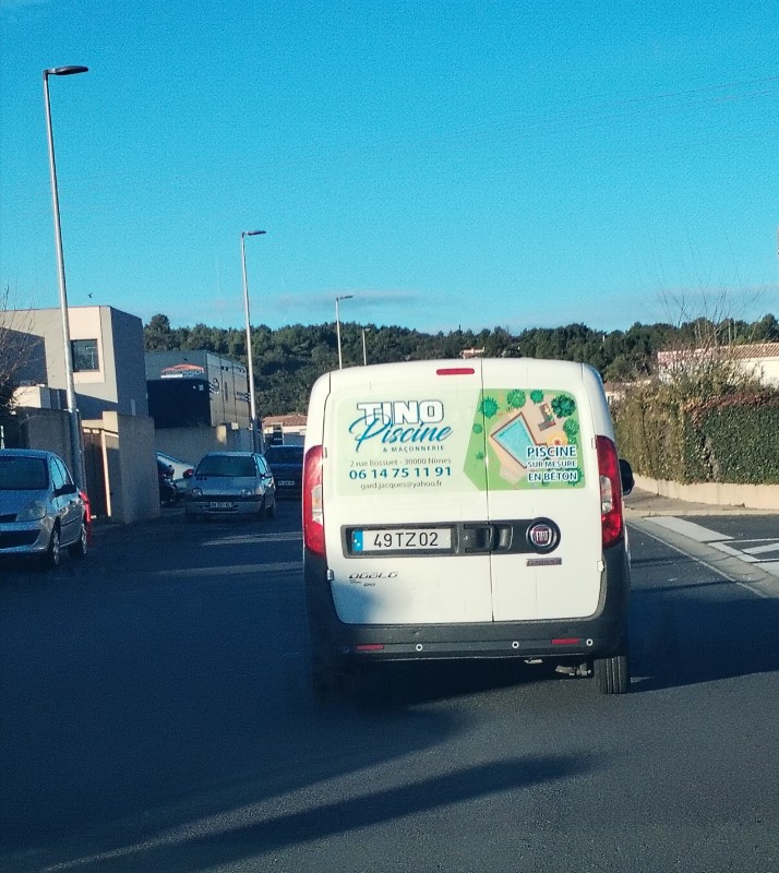 où trouver un professionnel qui fait des piscines sur mesure artisan de qualité poussant à côté de Sète dans l'Hérault