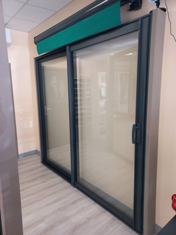 Pose et  installation de baie aluminium deux vantaux sur mesure à Nîmes à côté d'Arles