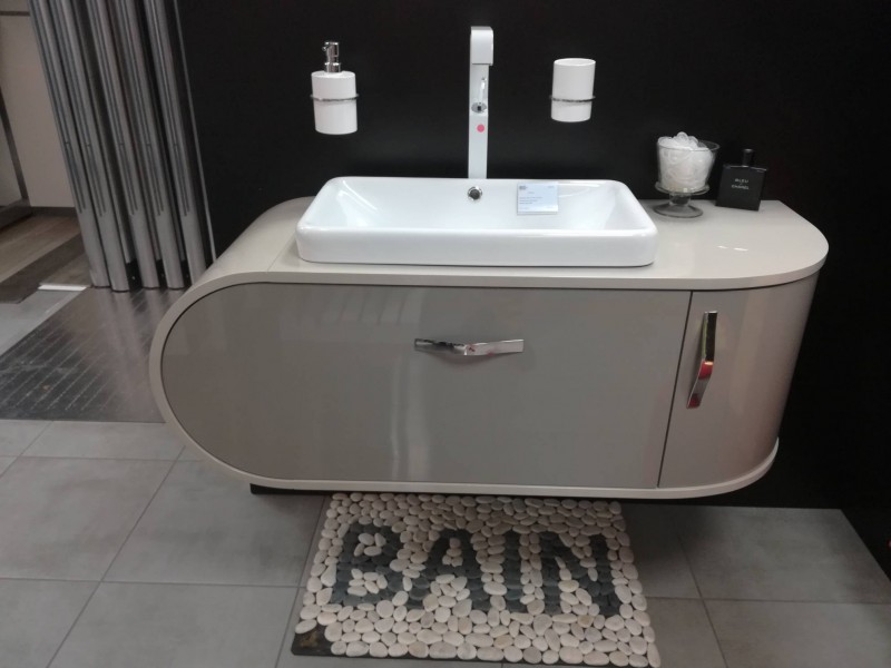 magasin pour vente de meubles de salle de bain sur Nîmes dans le Gard