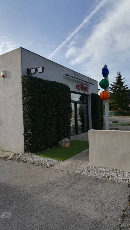 Opticien diplômé multimarque solaire et optique À vélaux Le comptoir de l'opticien