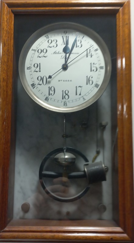 horloger spécialiste pour restauration d'une pendule ancienne sur Paris dans l'Île-de-France