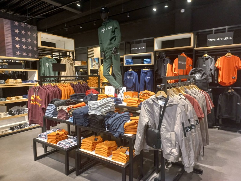 Où trouver un magasin de prêt à porter un jean de marque Lewis à Alès à côté d'Anduze