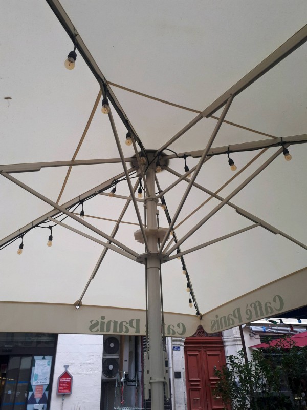 Où trouver parasol géant 6 par 6 à Montpellier dans l'Hérault