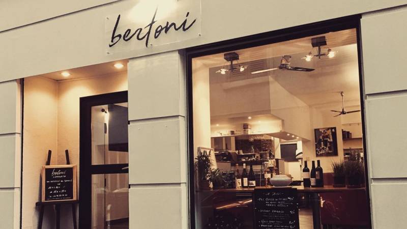 Ou trouver un restaurant pour diner avec des amis pour les jeux olympiques dans le centre de ville de Marseille dans le 6ème