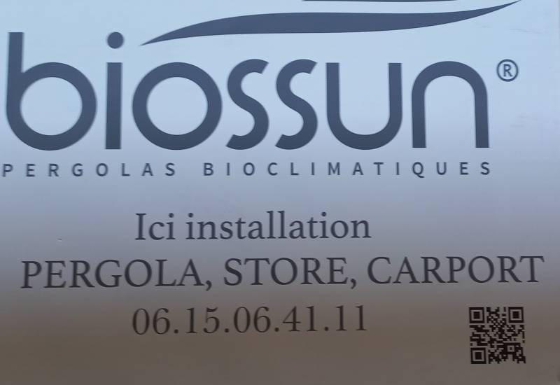 Pose et installation d'une pergola bioclimatique sur la terrasse d'un hôtel restaurant sur La Grande Motte proche Montpellier