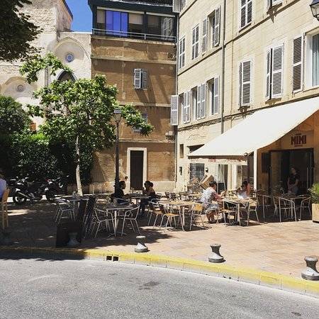 Restaurant fait maison avec terrasse sur le vieux port à Marseille dans les bouches du rhône