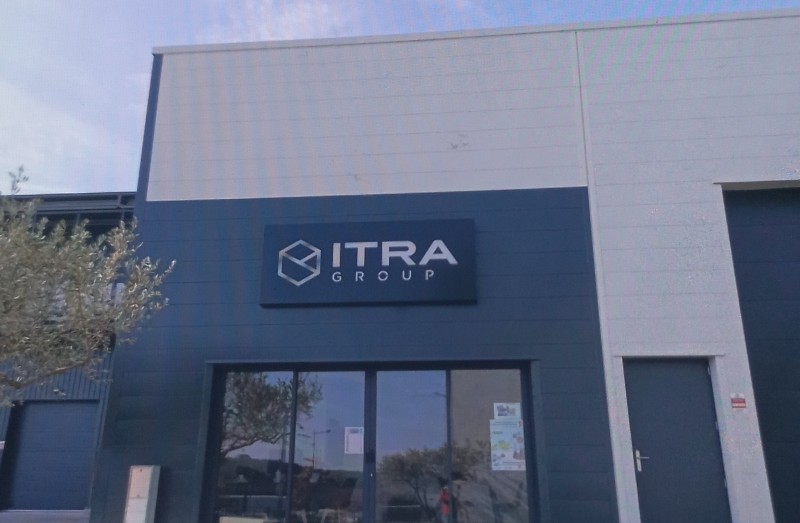 ombrières photovoltaïques pour parking de centre commercial à Avignon proche de Carpentras