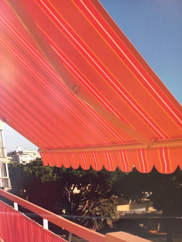 Poser installation d'une pergola bioclimatique à lames orientale en aluminium sur Uzès à côté d'Alès