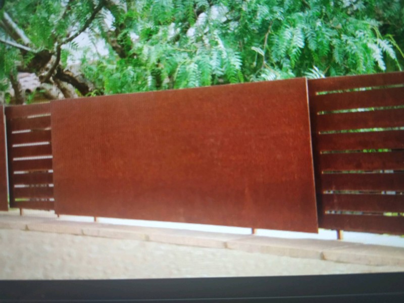 Fourniture et pose d'une clôture haut de gamme sur mesure pour une maison d'architecte à Toulouse