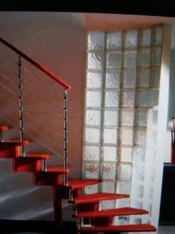 rénovation d'un escalier en bois par l'installation d'un escalier 2/4 tournant métallique limon central à Cannes dans les Alpes-Maritimes