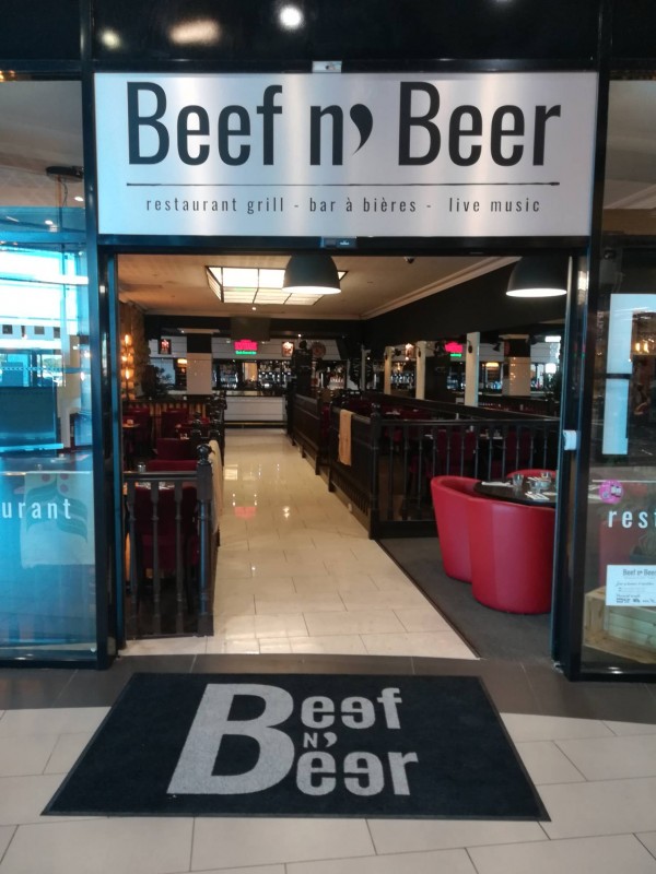 l'entée du restaurant pour repas de groupe pour entreprise ou famille sur Arles