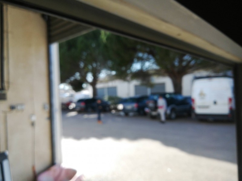 Installation d'une vitrine d'un commerce sur Lunel à côté de Montpellier