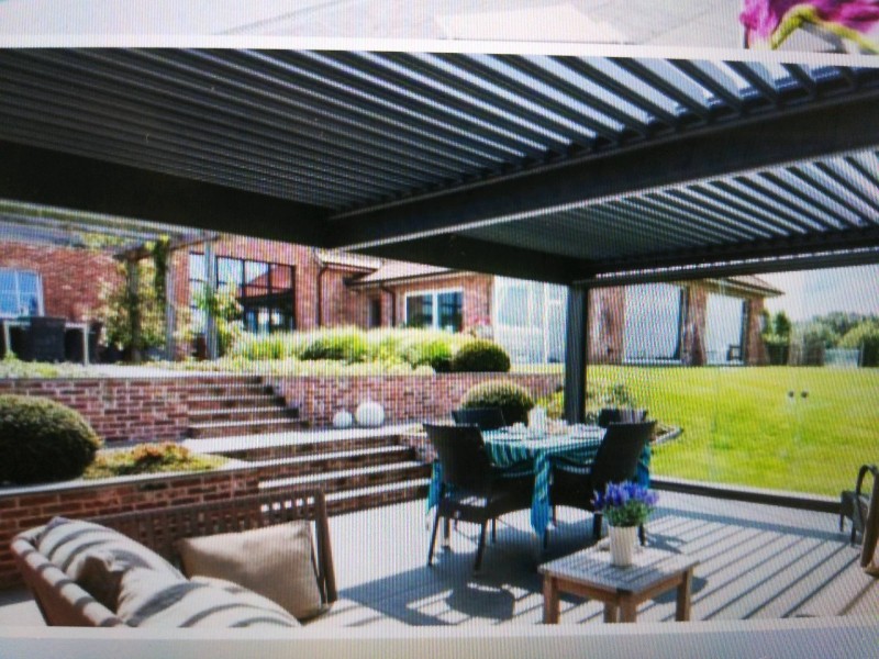 Remplacement d'un store banne par l'installation d'une pergola bioclimatique adossée à une villa à Beaune à côté de Dijon