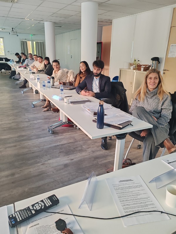 séance d'intégration et de formation d'une équipe commerciale en agence web à Marseille 13008 proche d'Aubagne et Aix-en-Provence