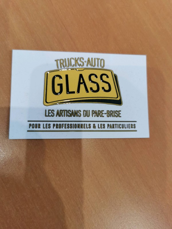 Remplacement d'un pare-brise chez un client qui avait une Mercedes avec le pare-brise fissuré à Montpellier