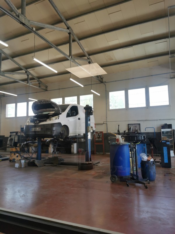 où trouver une carrosserie pour la rénovation de mon pare-choc abîmé sur une Audi RS à Sète