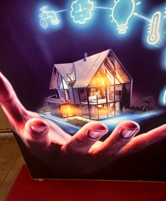 installation et pose d'un panneau photovoltaïque dans une villa de Nîmes à côté d'Arles