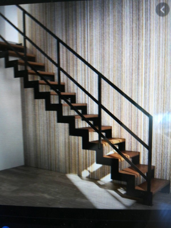 Fabrication et pose d'un escalier à crémaillère sur bâtiment industriel à Montpellier dans le 34