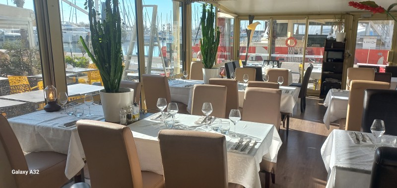 restaurant spécialisé dans les coquillages les plateaux de fruits de mer et le poisson sur la Grande-Motte proche du Grau-du-Roi