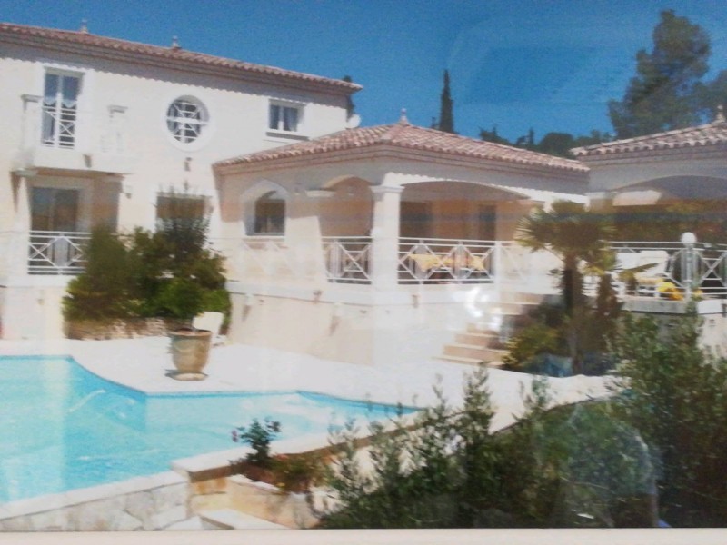 Construction et réalisation d'une villa neuve de plain-pied avec piscine à débordement sur Calvisson dans la vaunage