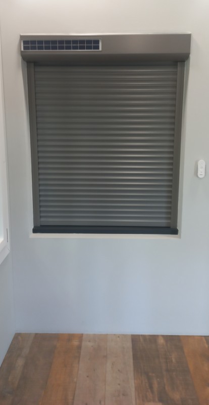 rénovation d'anciens volets en bois par des volets roulants solaire dans une villa de Saint-Rémy-de-Provence proche d'Arles