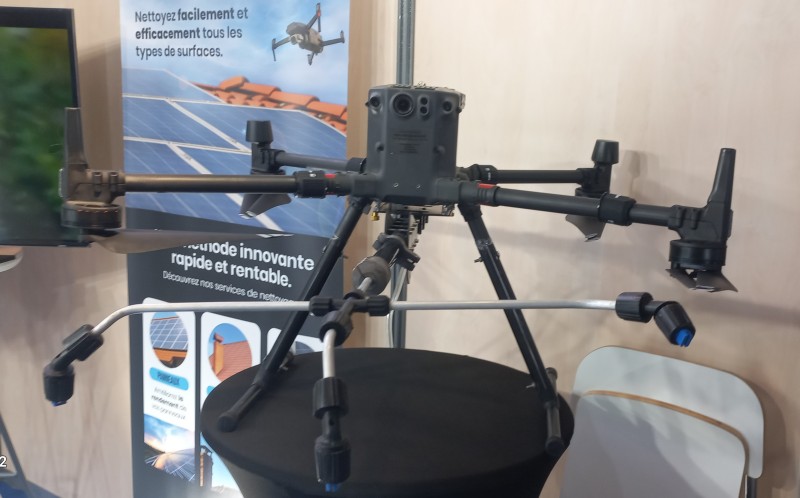 Pilote de drone pour nettoyage de vos surfaces de type panneaux photovoltaïques sur Nîmes proche d'Arles