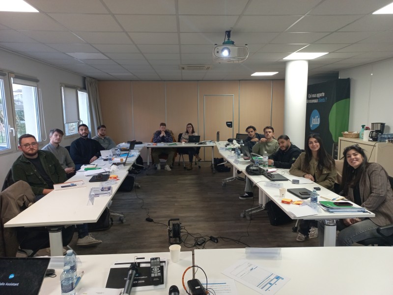 Séance d'intégration et de formation d'une équipe commerciale dans une agence web à Marseille 13016 proche Allauch et Les pennes mirabeau