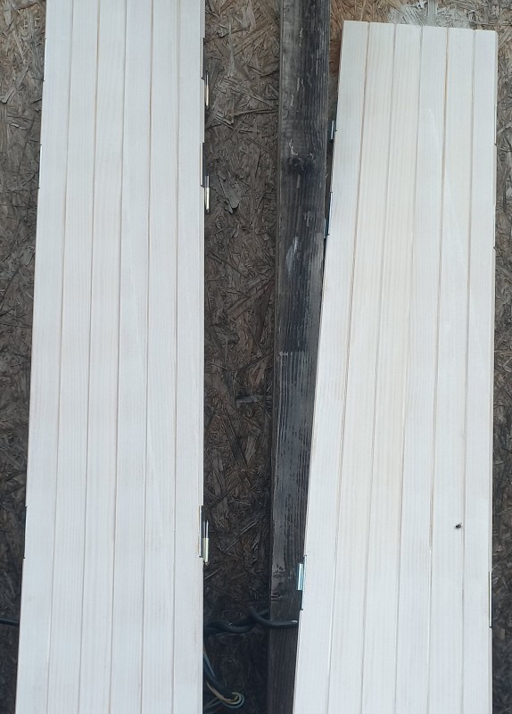 rénovation d'ancien volet pliant en bois par des volets sur mesure pliant en PVC à Remoulins proche d'Uzès 
