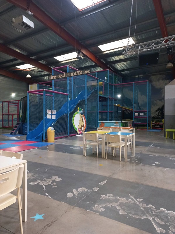 Où trouver un parc de jeux pour un anniversaire à Béziers proche de Montpellier dans l'Hérault ?