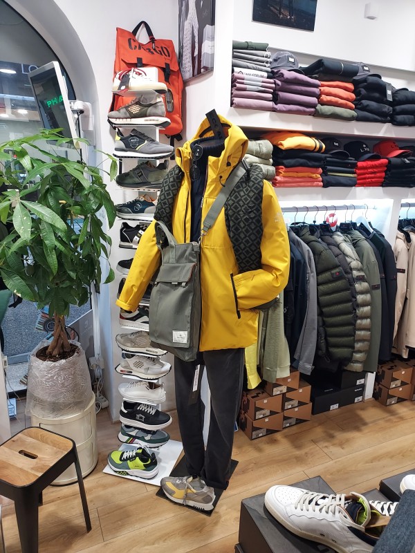 boutique prêt-à-porter haut de gamme pour homme pour achat de parka un ensemble de la marque ecoal à Martigues proche de Carry-le-Rouet