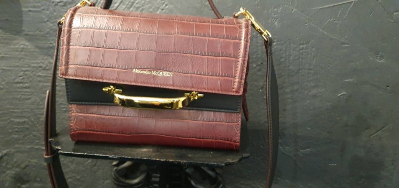 Où trouver un magasin qui vend des sacs Balmain à Nîmes dans le Gard