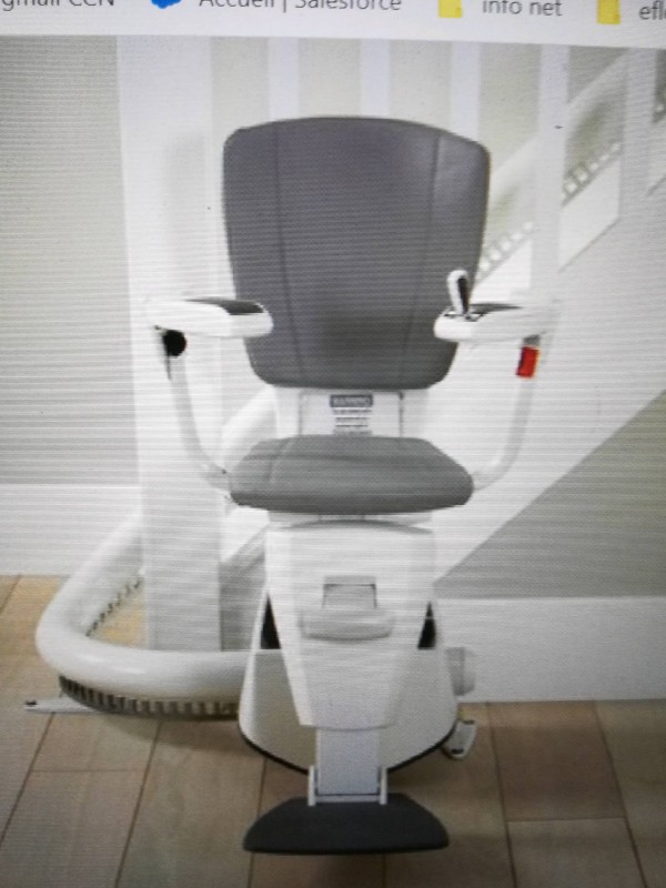 Installation d'un monte-escalier électrique courbe monorail pour villas à grenoble dans l'Isere