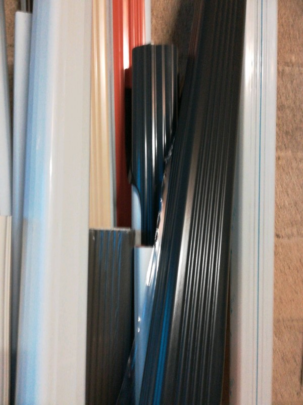 Rénovation d'une gouttière PVC sur génoise par une gouttière en aluminium à Arles à côté de Salon-de-Provence